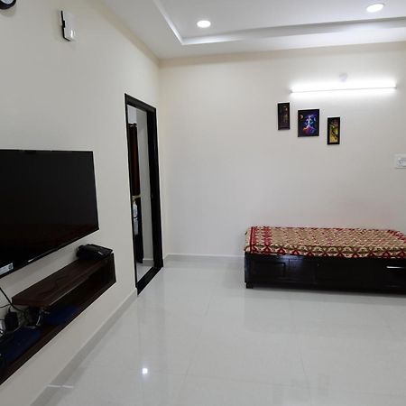 טירופאטי Divya Comforts- 2Bhk מראה חיצוני תמונה